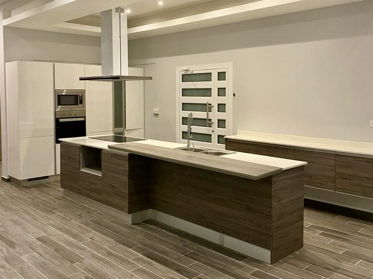 property 1476 image 0