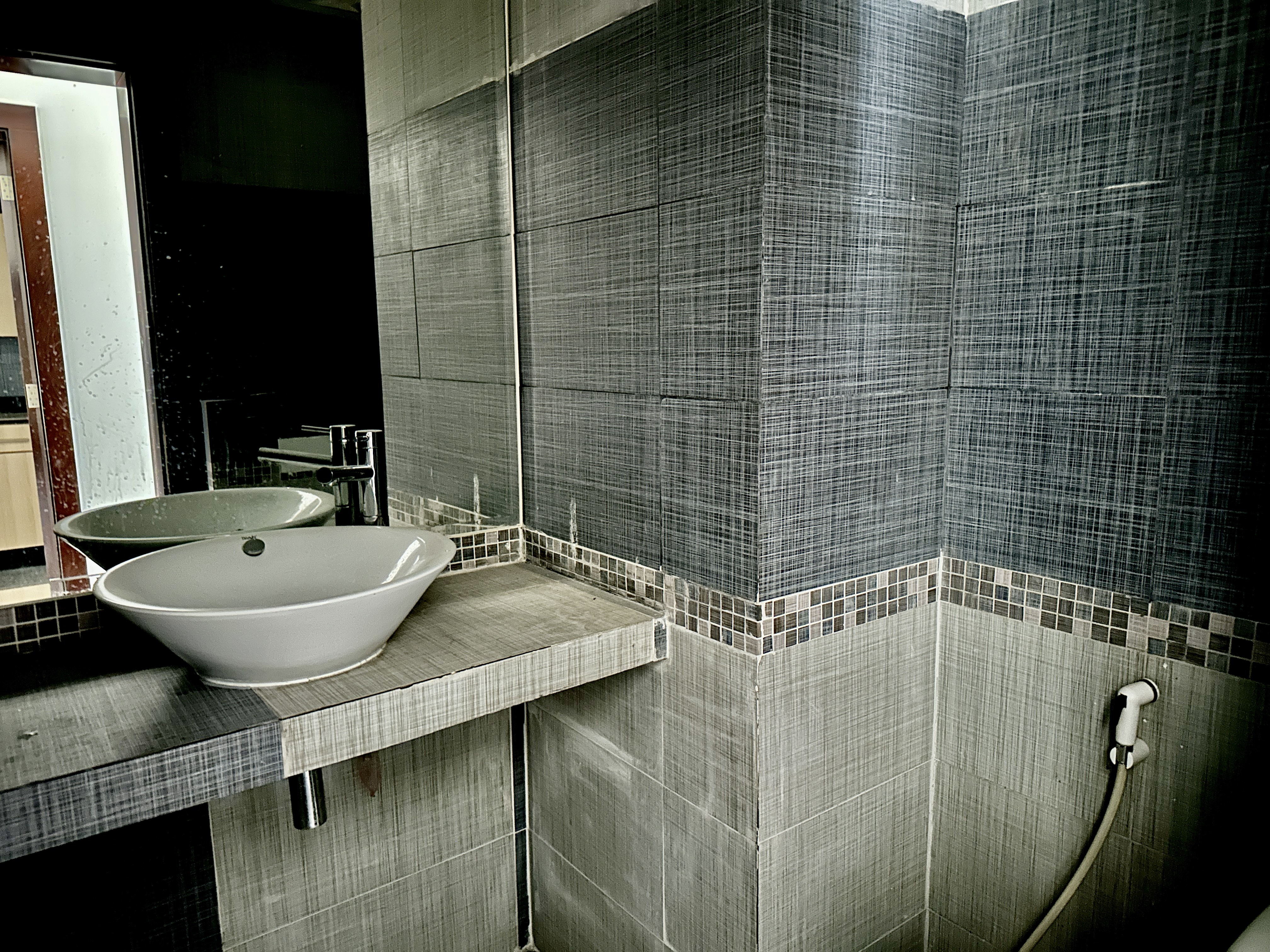 property 1484 image 9