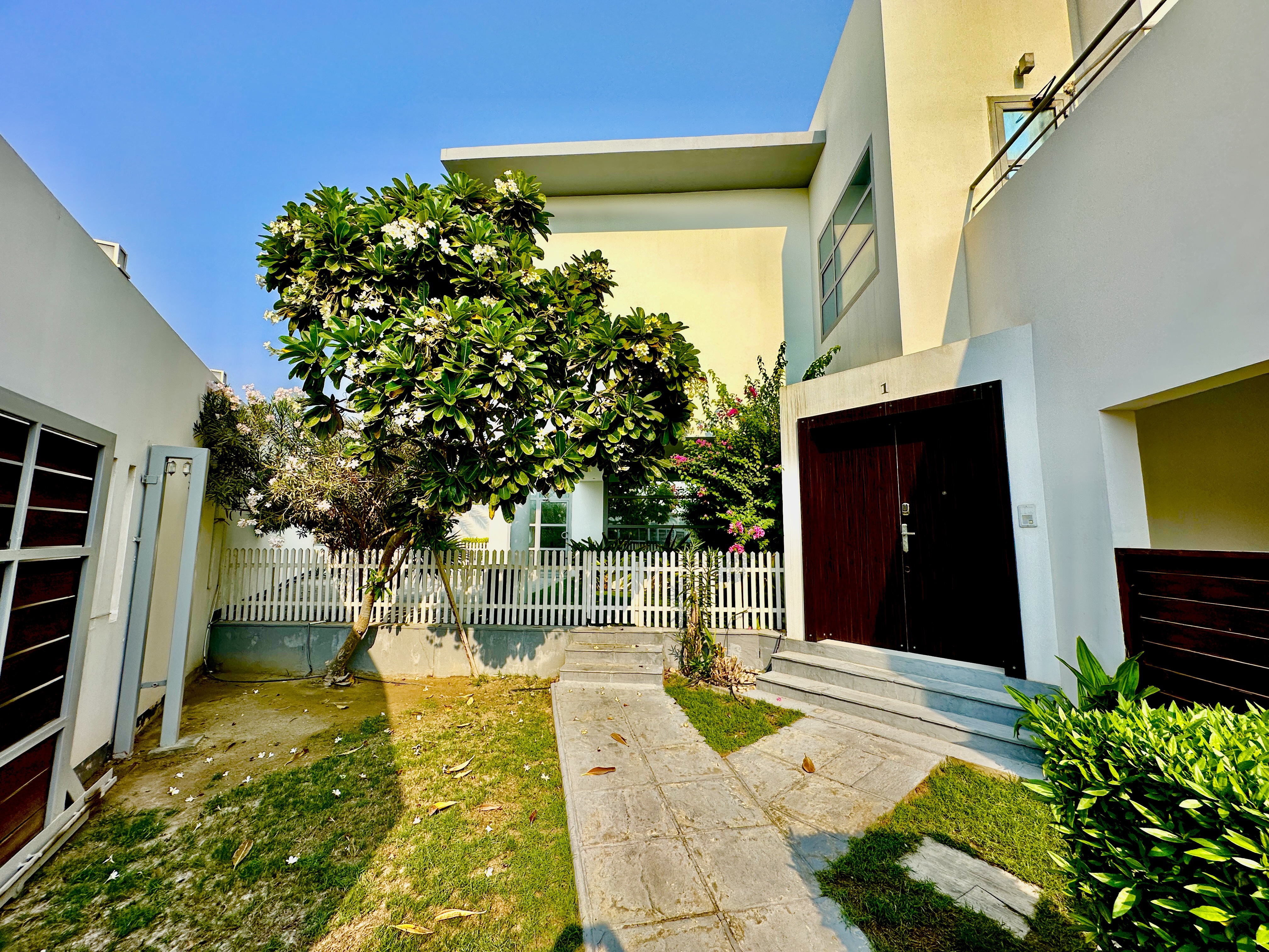 property 1498 image 0