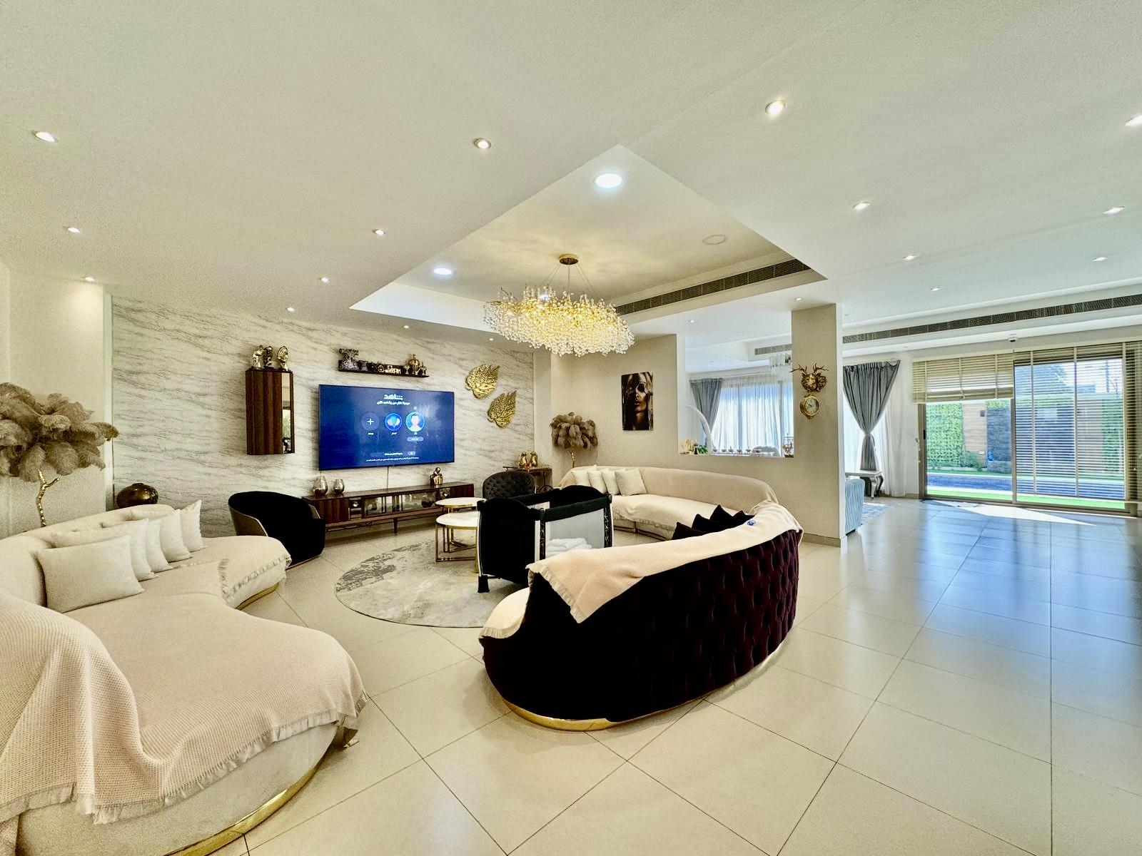property 1539 image 0