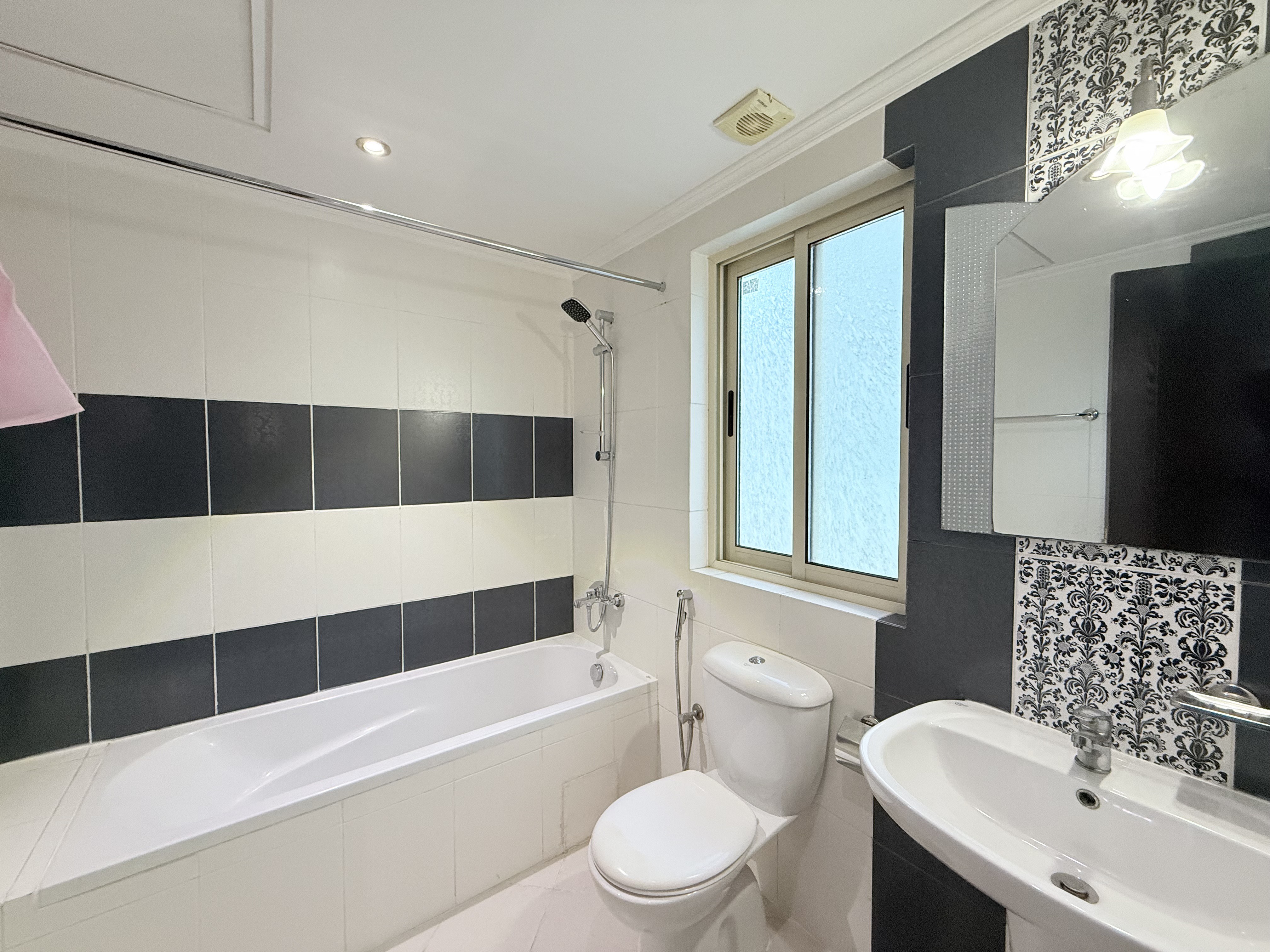 property 1556 image 7