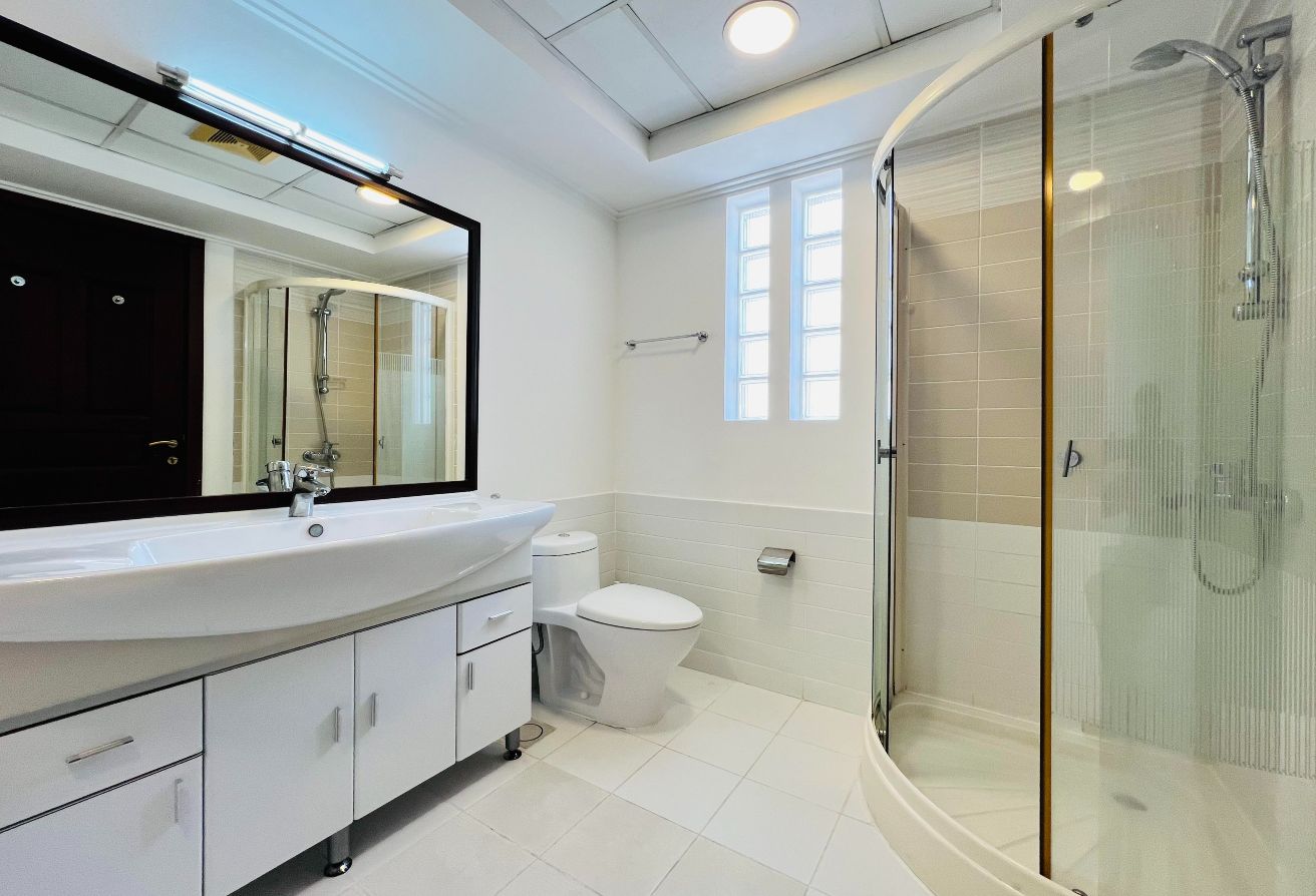 property 1584 image 8