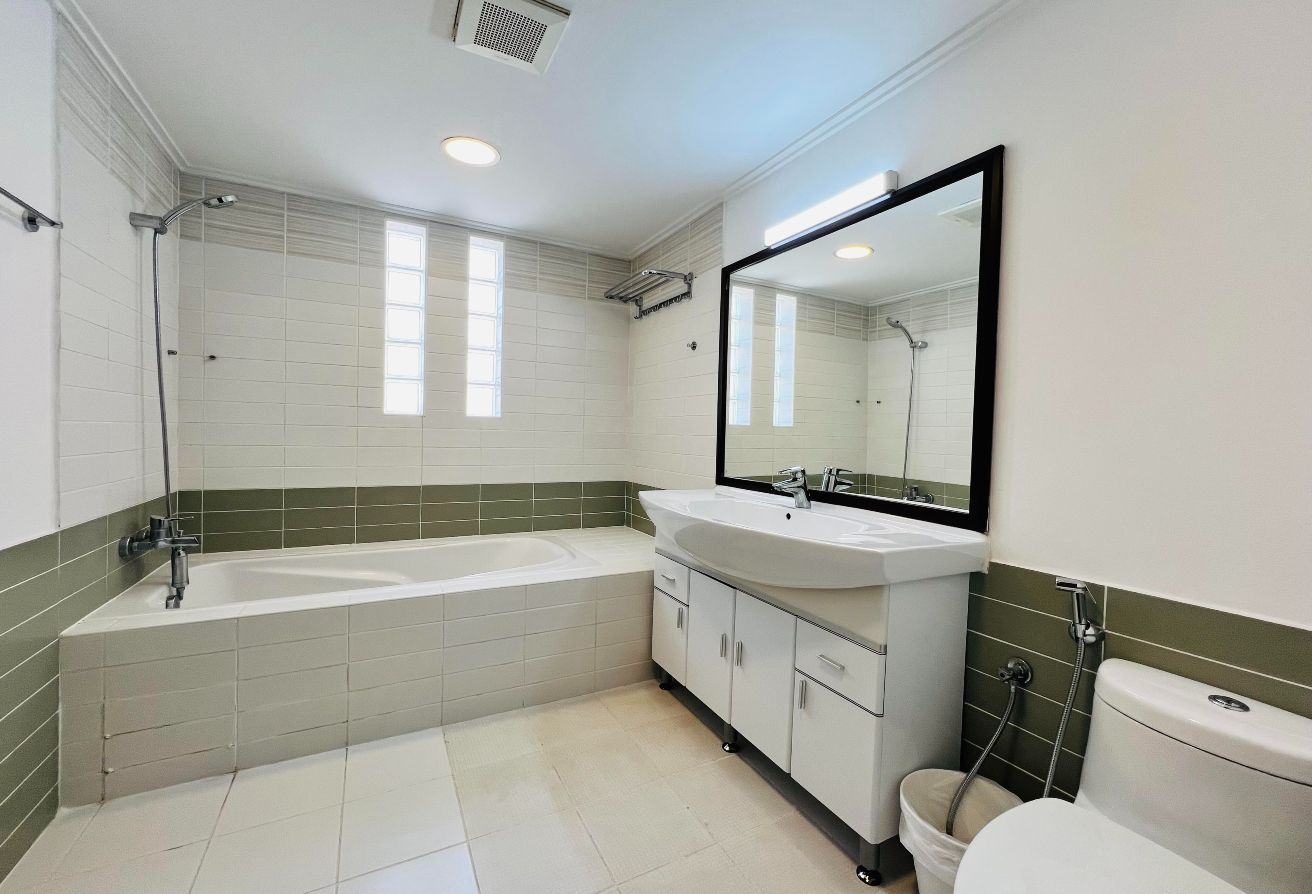 property 1584 image 9