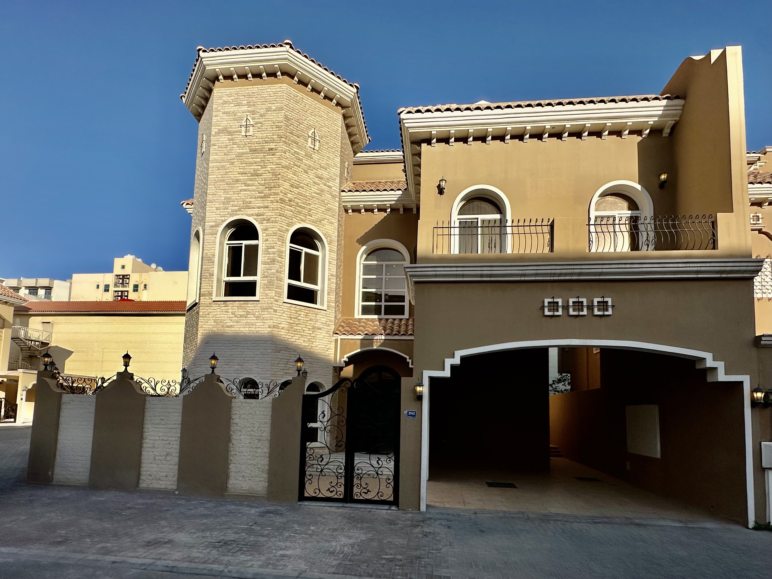 property 2158 image 0