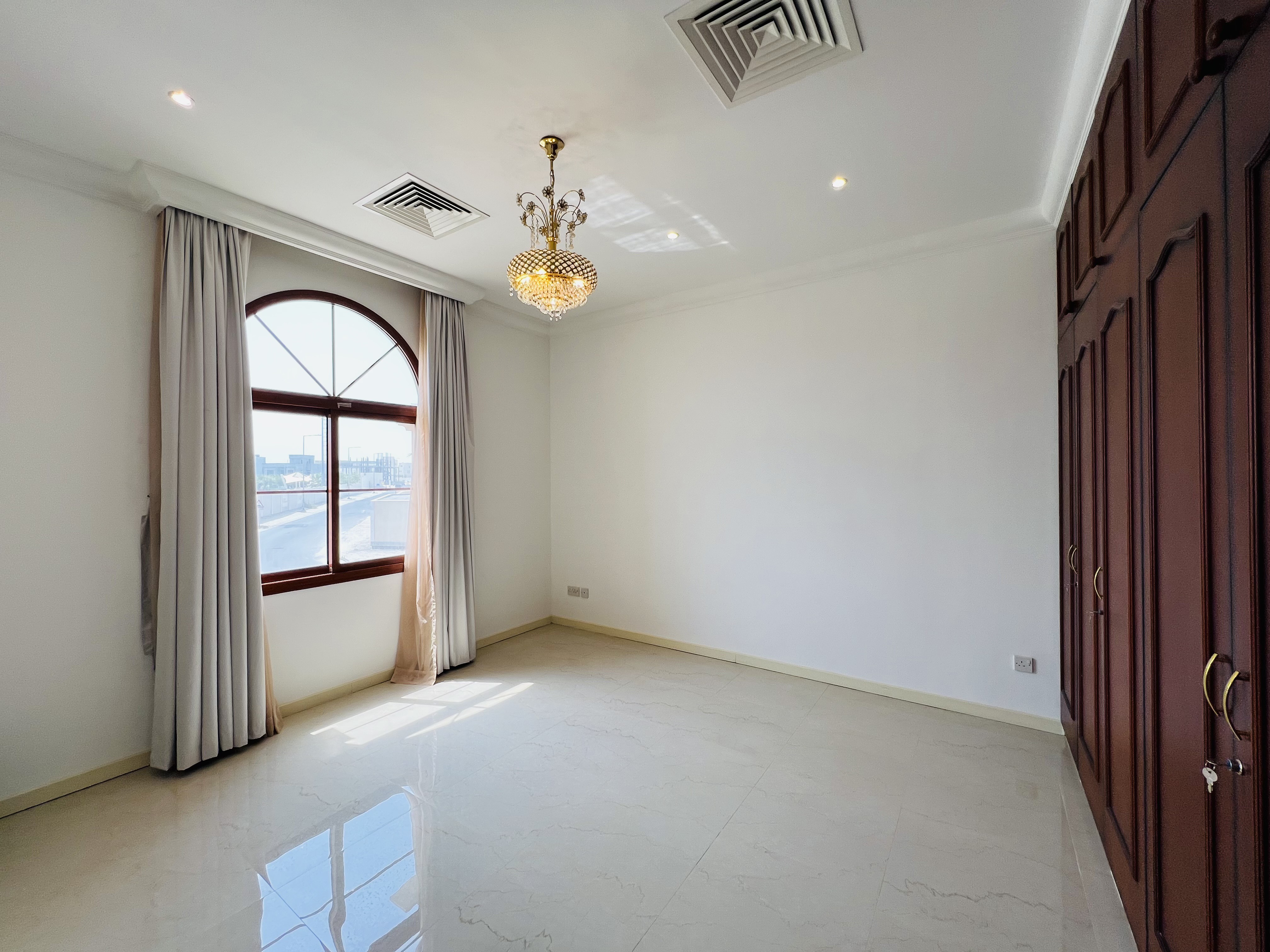 property 2339 image 12