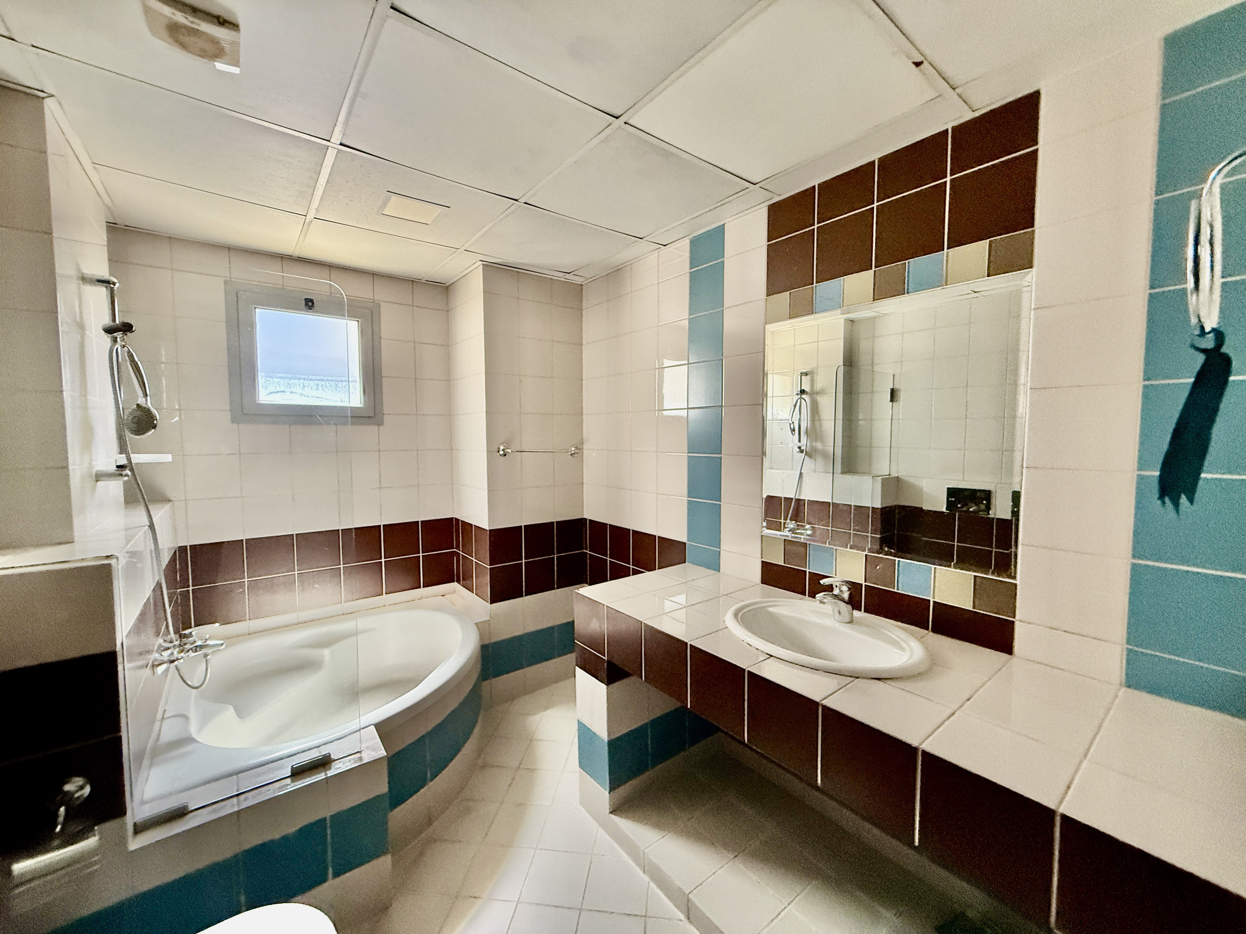property 2416 image 11