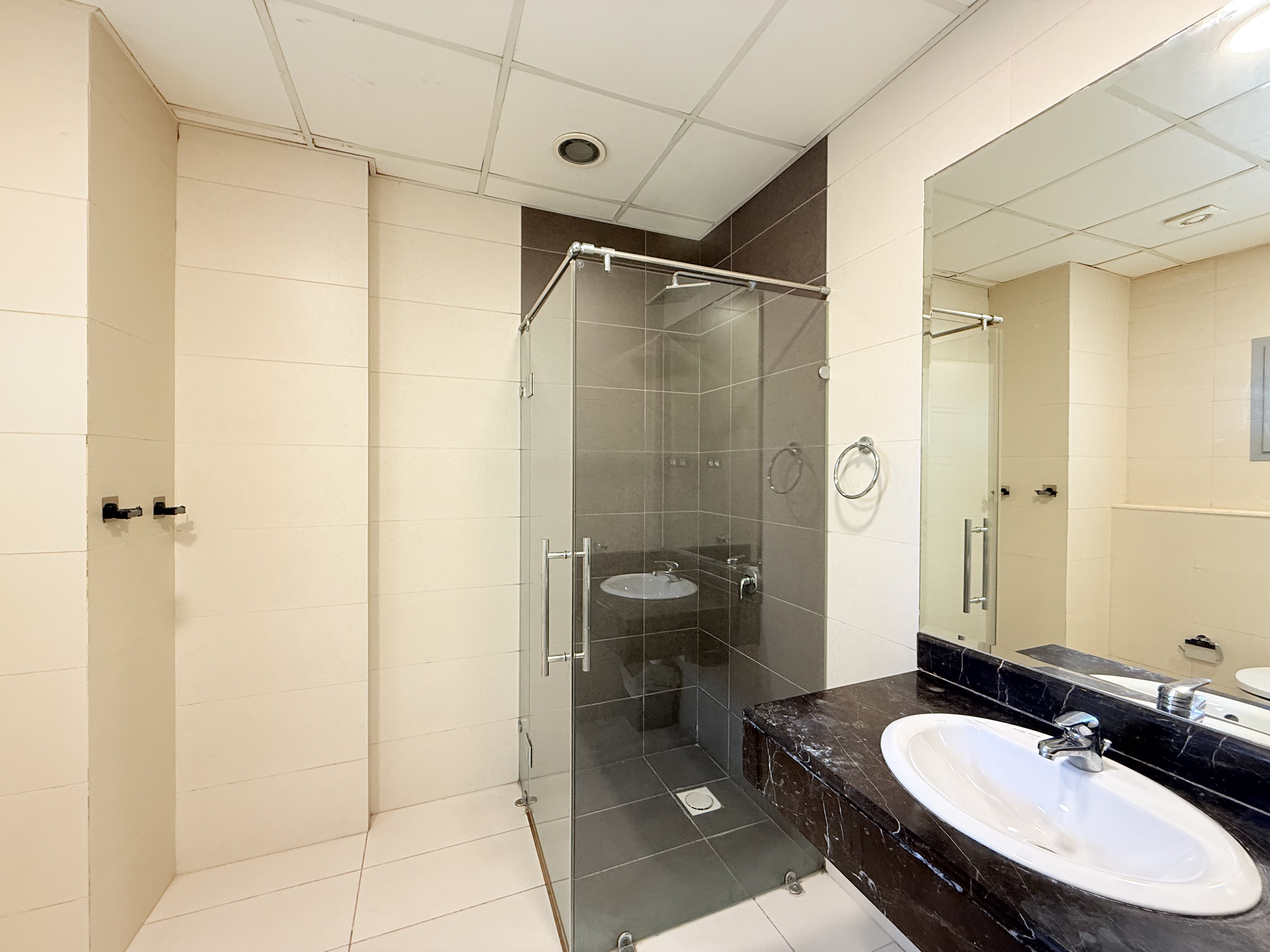 property 2432 image 11