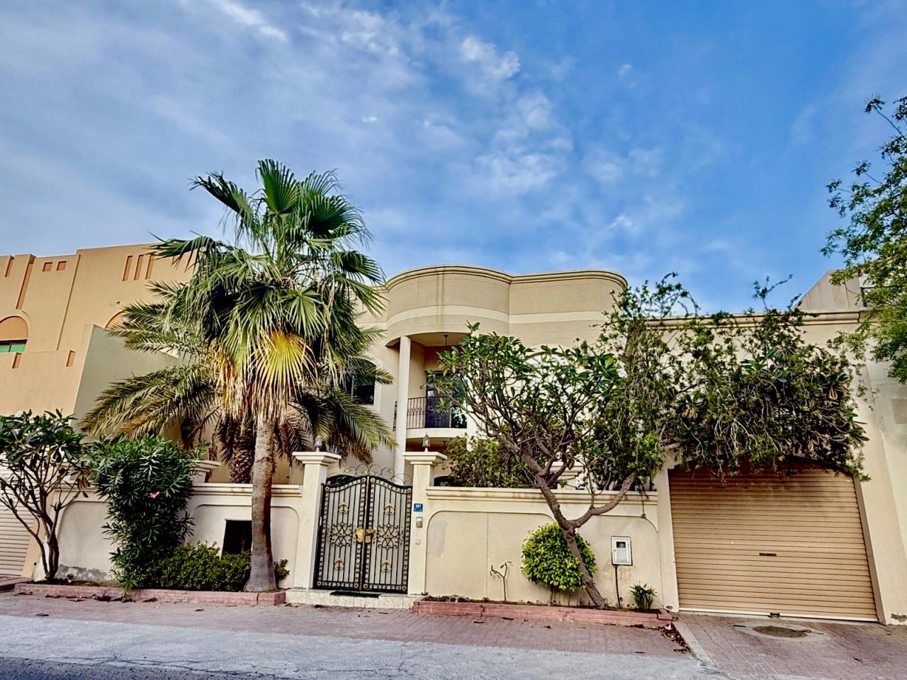 property 2453 image 0