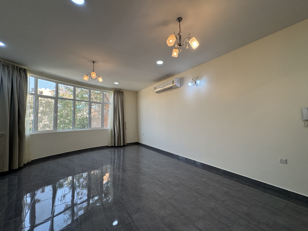 property 2463 image 0