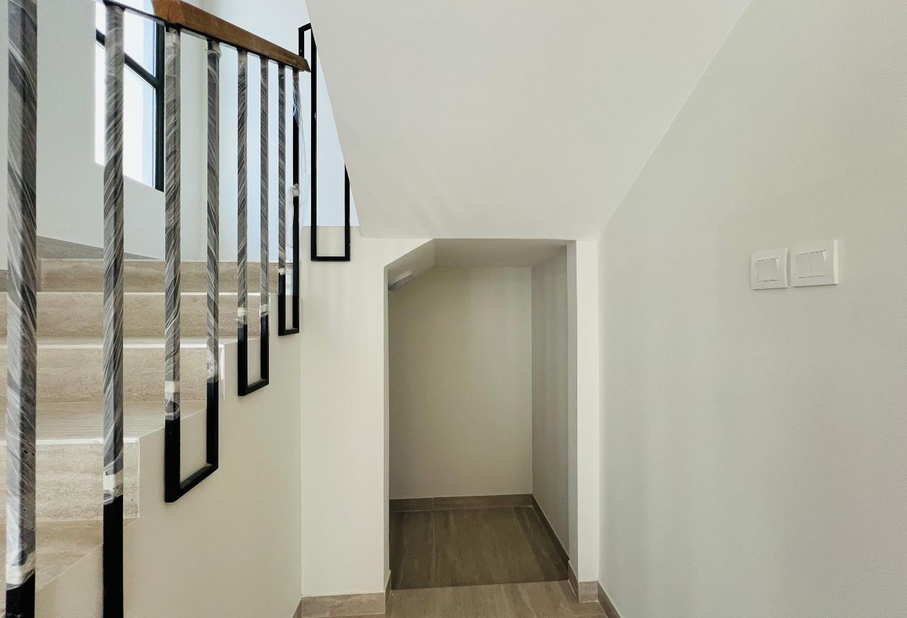 property 2480 image 4