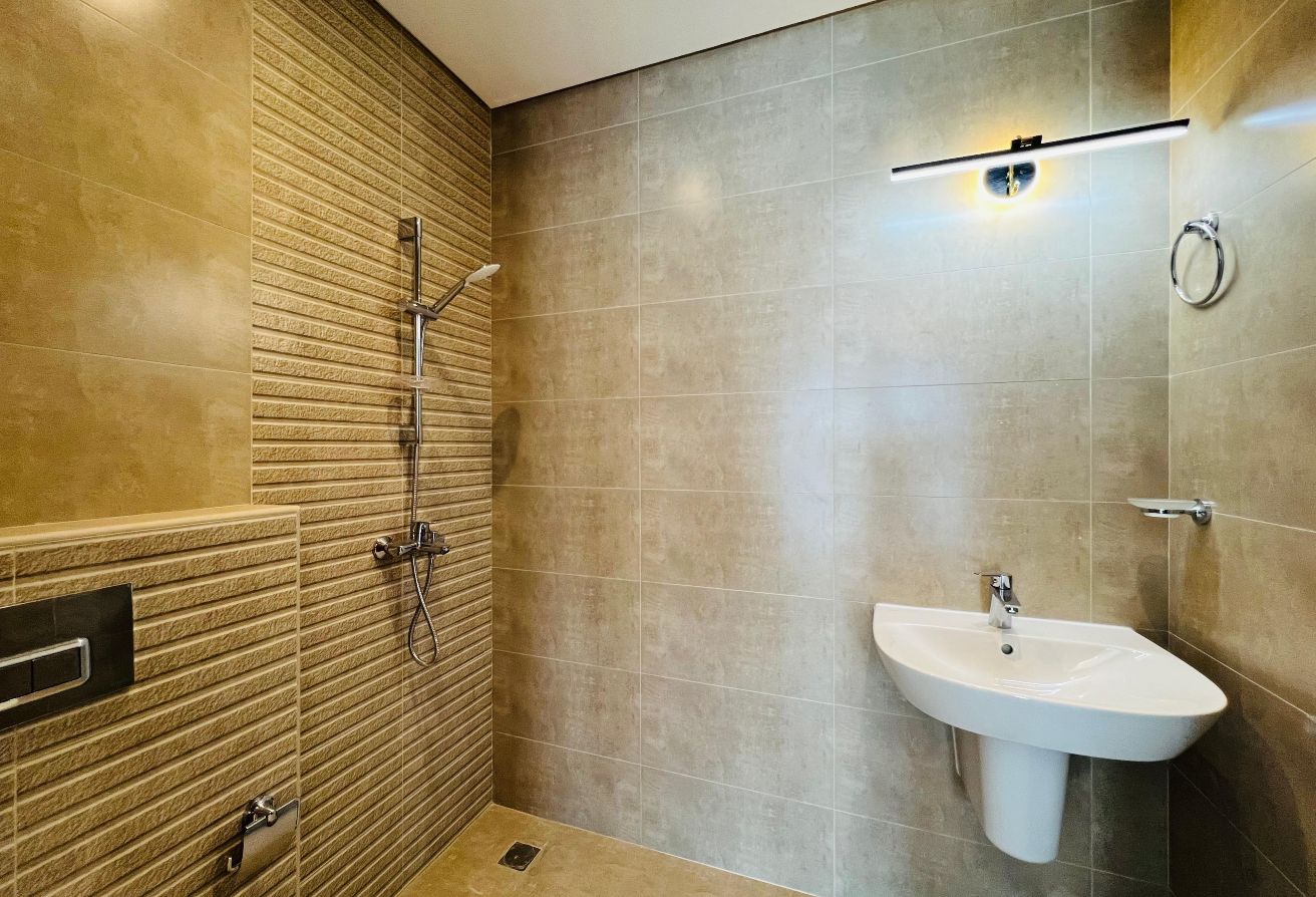property 2480 image 8