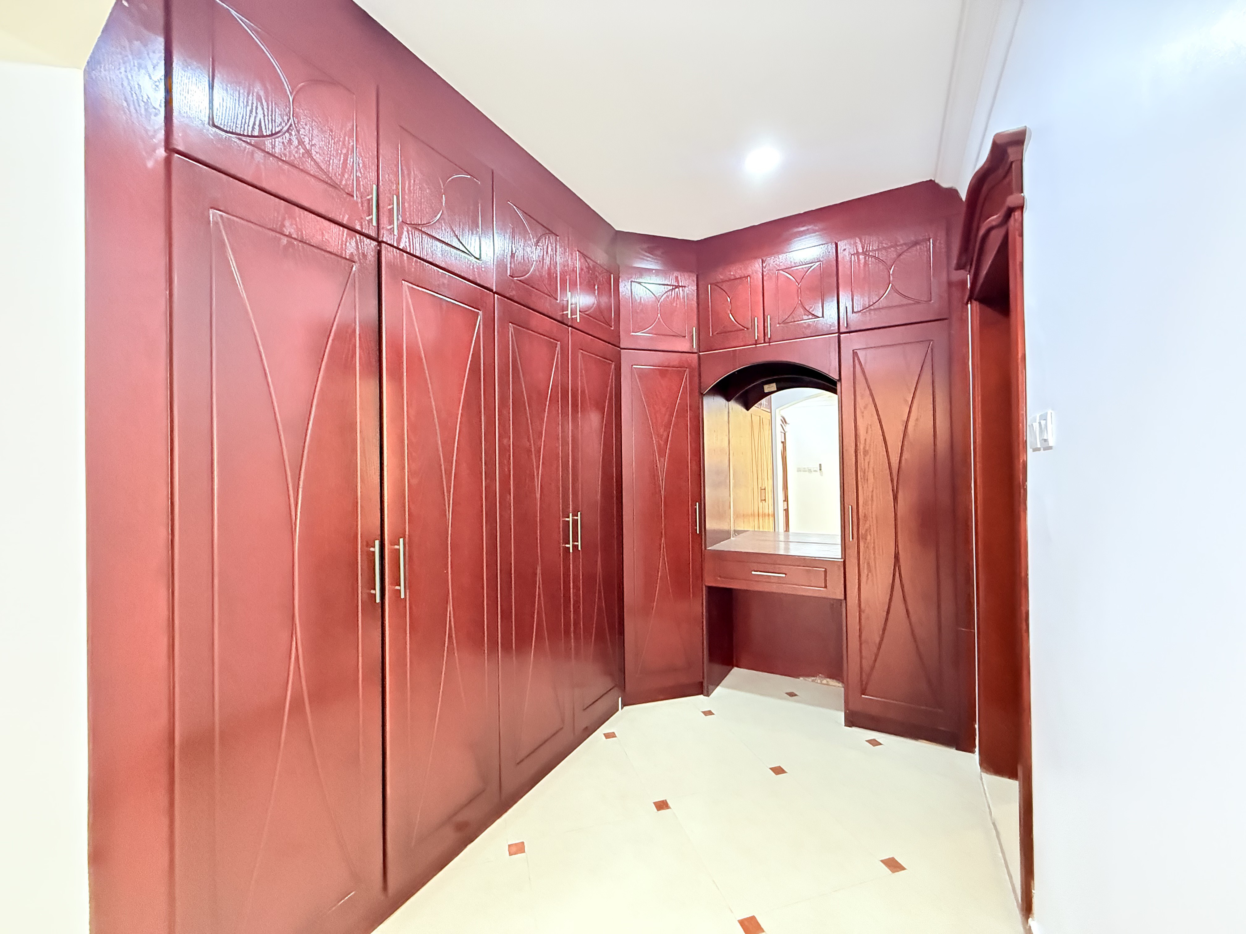 property 2517 image 0