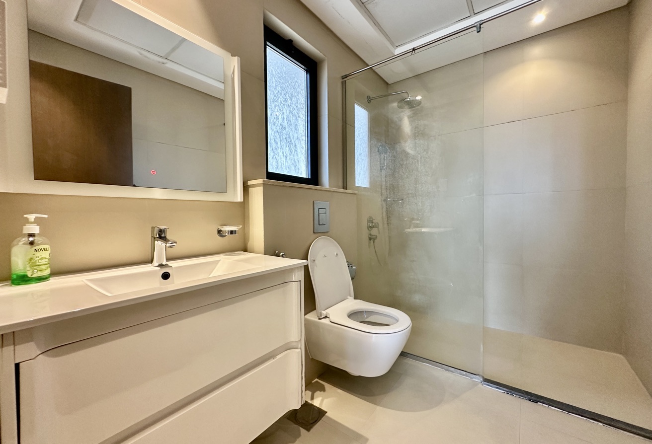 property 2560 image 4