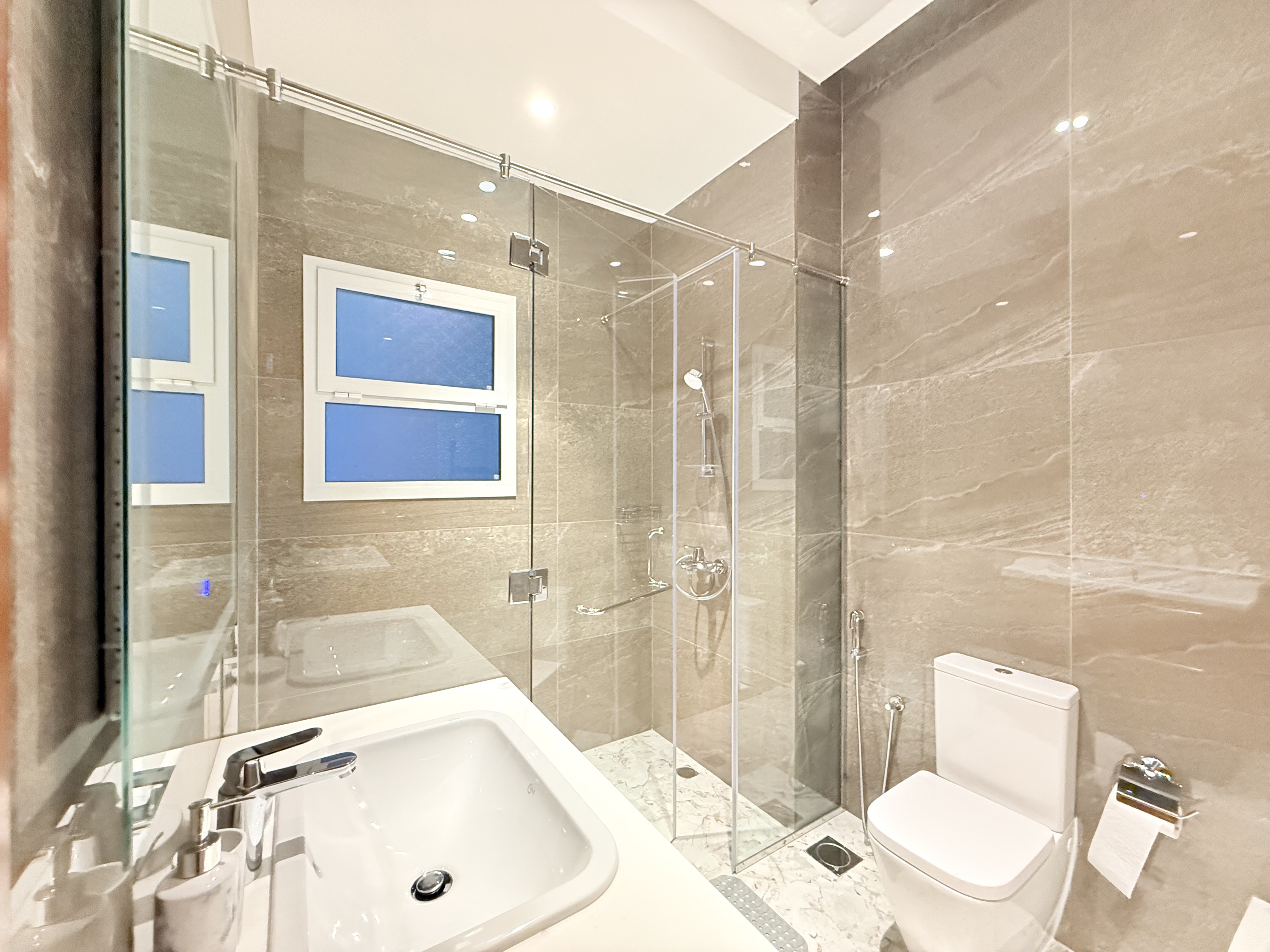 property 2573 image 10