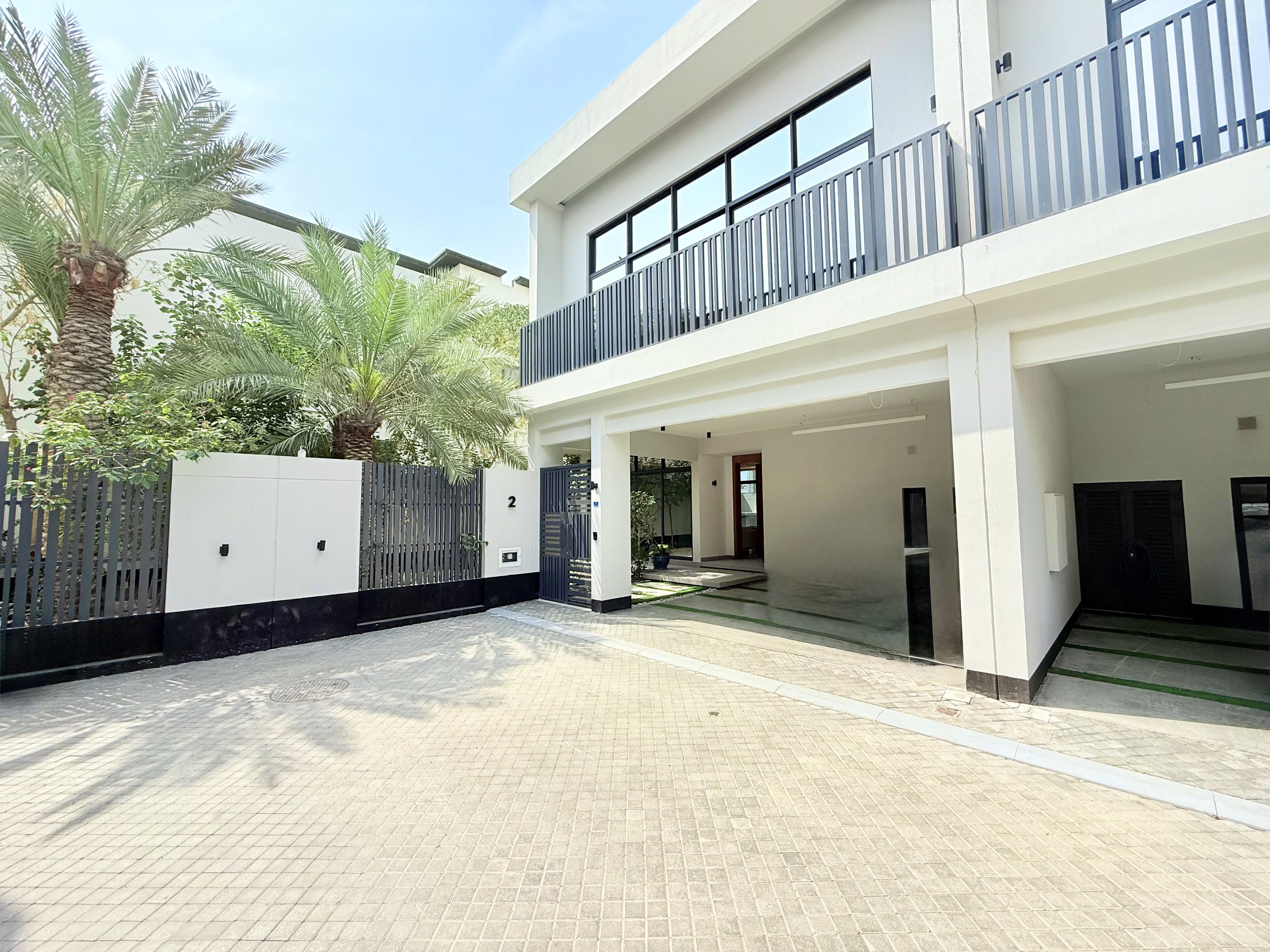 property 2589 image 0